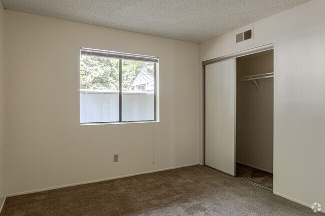 2BR, 1BA - ASHFORD PARK