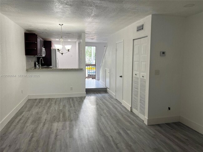Photo - 1901 NW S River Dr