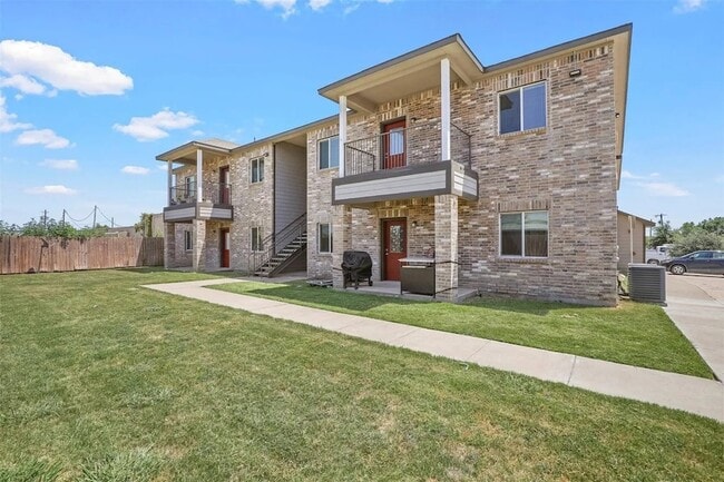 Building Photo - 512 E Hazelwood St