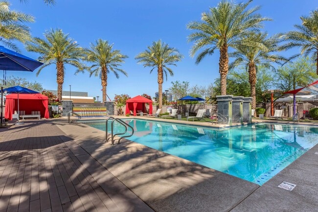 Building Photo - CIRQ 44