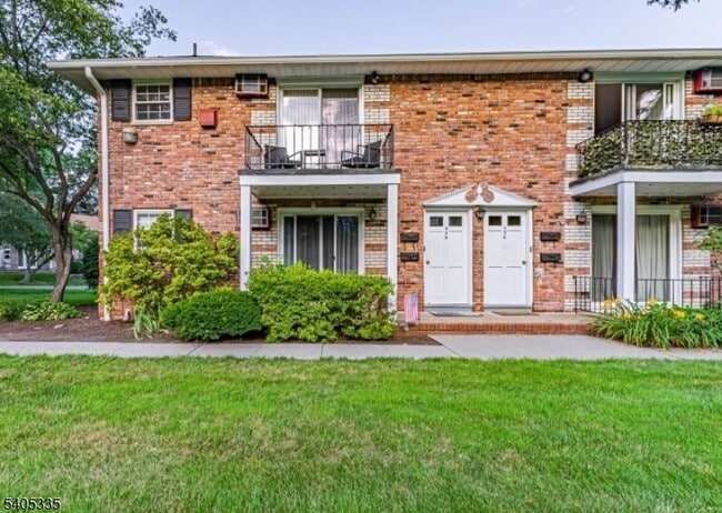 Building Photo - 320 South St