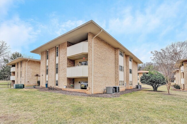 Building Photo - 5260 Crossbow Cir