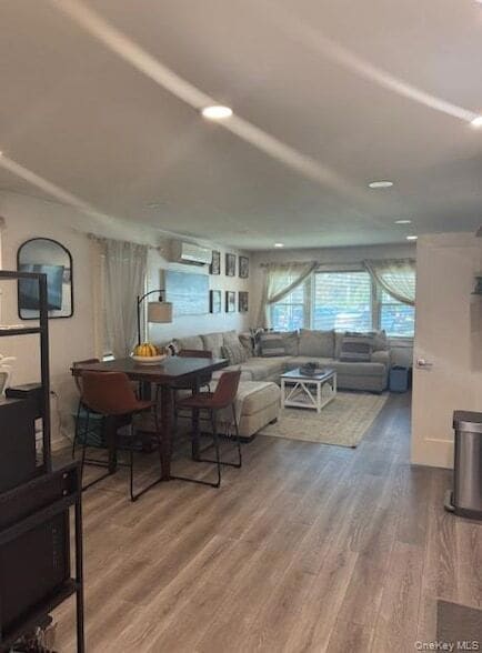 Building Photo - 442 E Broadway Unit 2