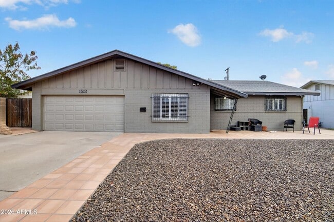Building Photo - 123 E Erie Dr