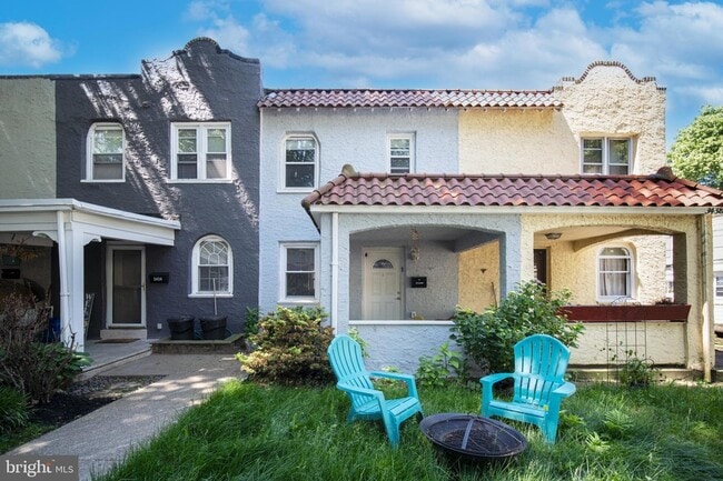 Building Photo - 3436 Barclay St