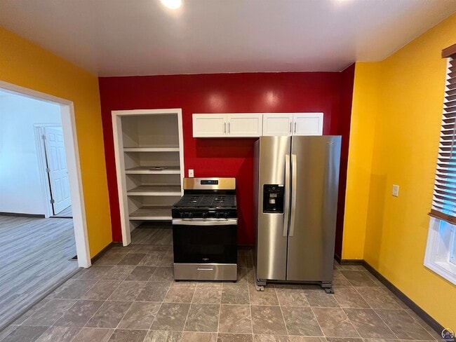 Photo - 401 Constitution St