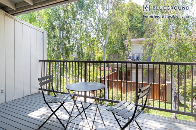 Photo - 877 Heatherstone Way Unit SI FL2-ID443