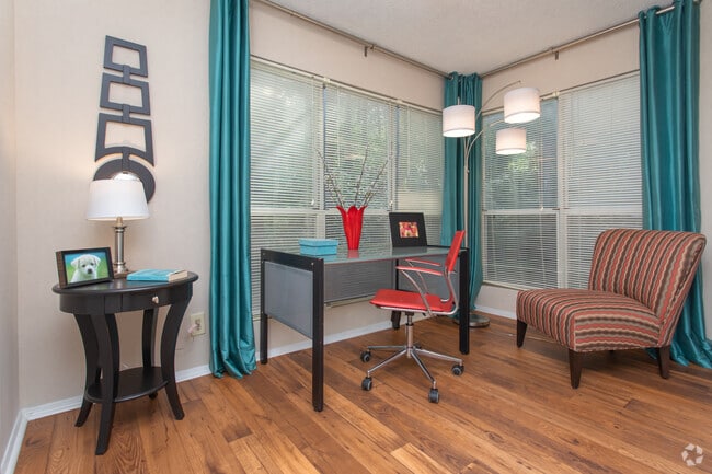 2BR, 2BA - 1090SF - Rosemont Bentley