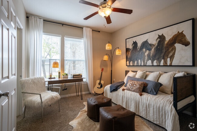 Interior Photo - The Broadwater