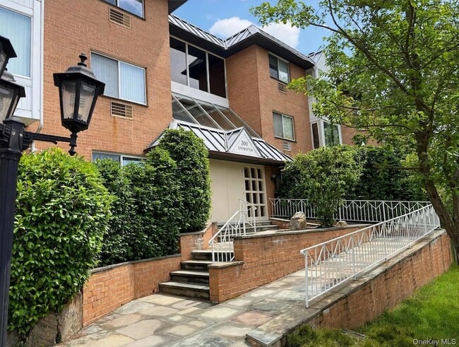 Building Photo - 300 Livingston Ave Unit 1B