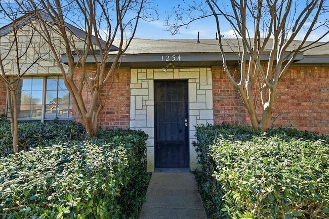 Photo - 1234 Roan Dr