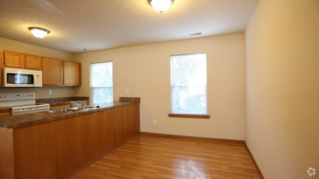 Dining Area - Hidden Brook Apartments & Townhomes