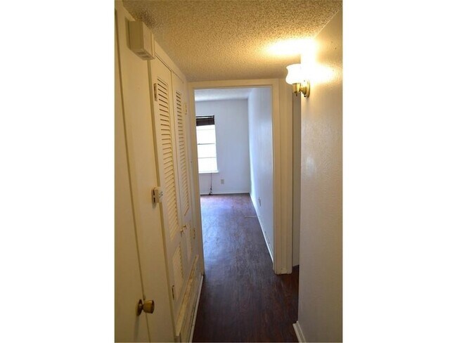 Photo - 1107 N Locust St Unit 2