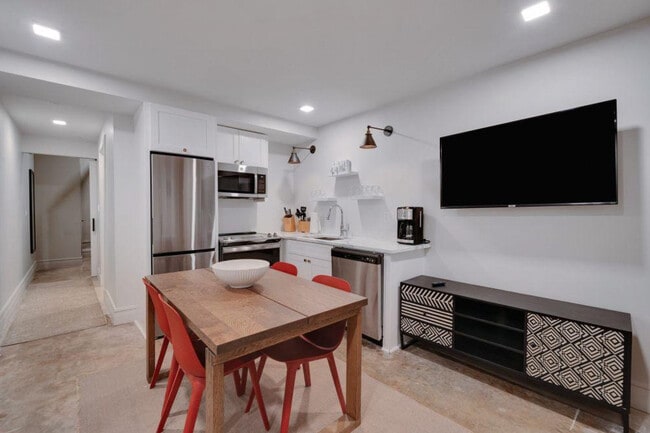 Photo - 505 E Travis St Unit ID1267121P