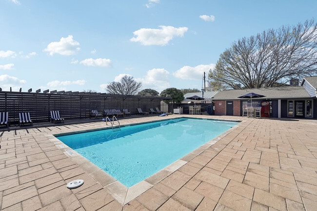 Azur Apartments, Waco, Texas - Azur