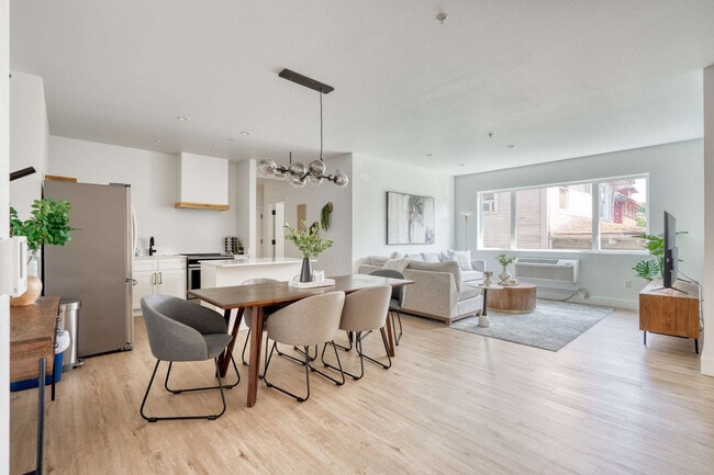 Photo - 4980 N Vancouver Ave Unit ID1309835P