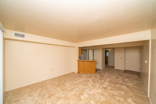 Photo - Windmill Lakes Apartments