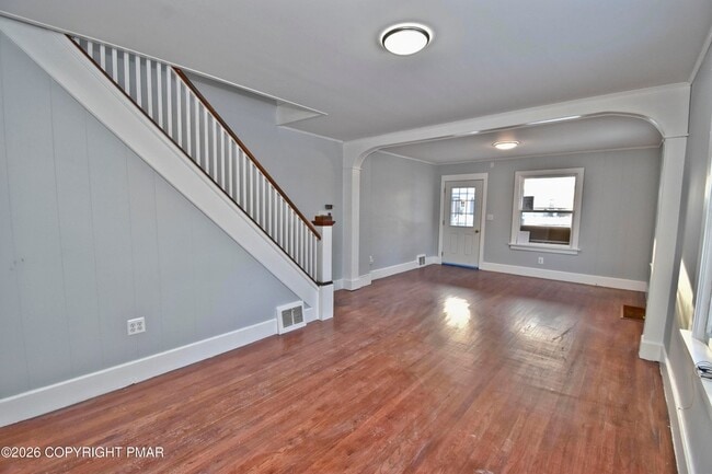 Photo - 198 Grove St