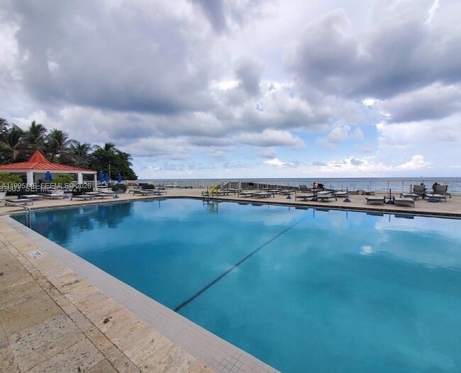 Photo - 19201 Collins Ave Unit 302