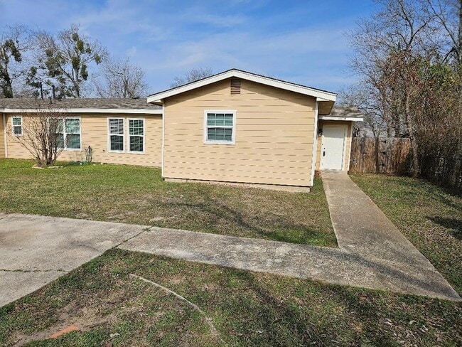 Building Photo - 105 Ila St Unit B