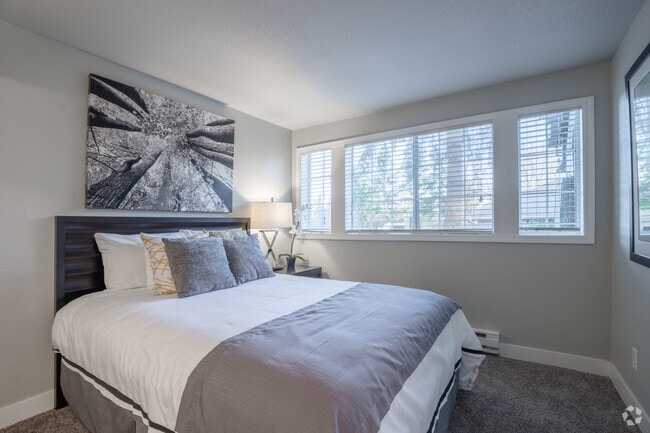 2BR, 1BA - 862SF - Overlook at Lakemont