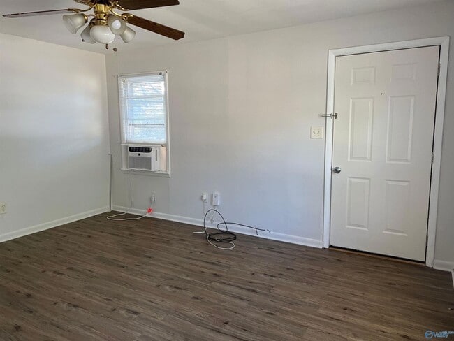 Photo - 1322 Oshaughnessy Ave NE