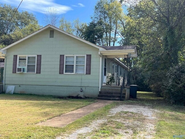 Building Photo - 1322 Oshaughnessy Ave NE