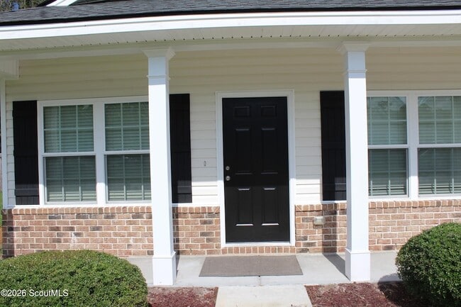 Photo - 282 Bridgewater Ln