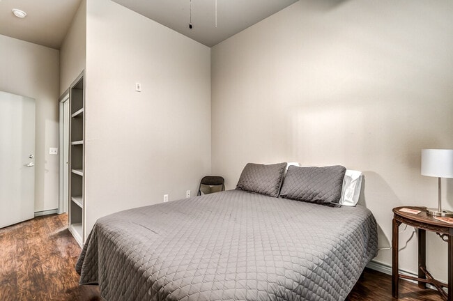 Photo - 136 W Elm Ave Unit ID1295599P