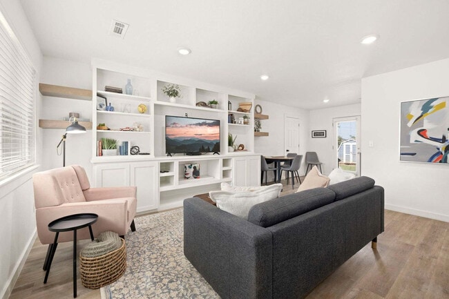 Building Photo - 804 SW 2nd St Unit ID1302335P