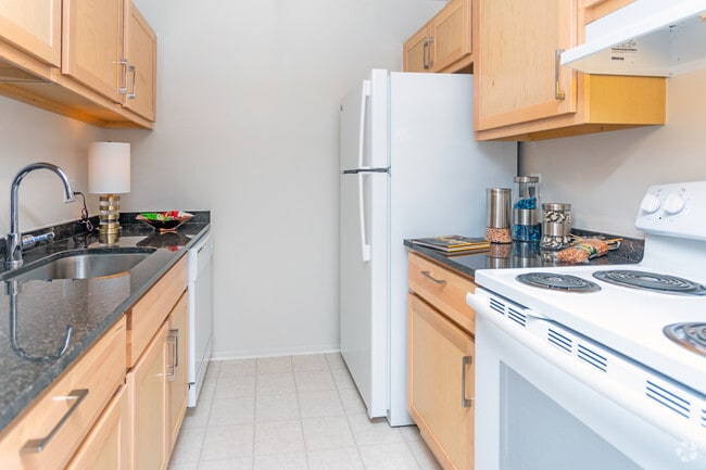 Photo - Lakeside Terrace Apartments