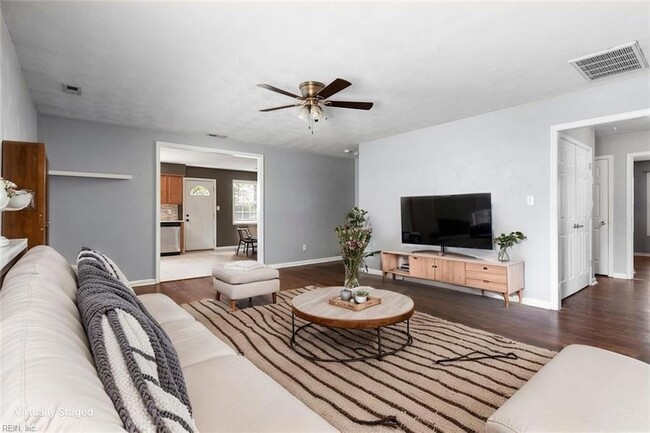 Photo - 633 W 29th St