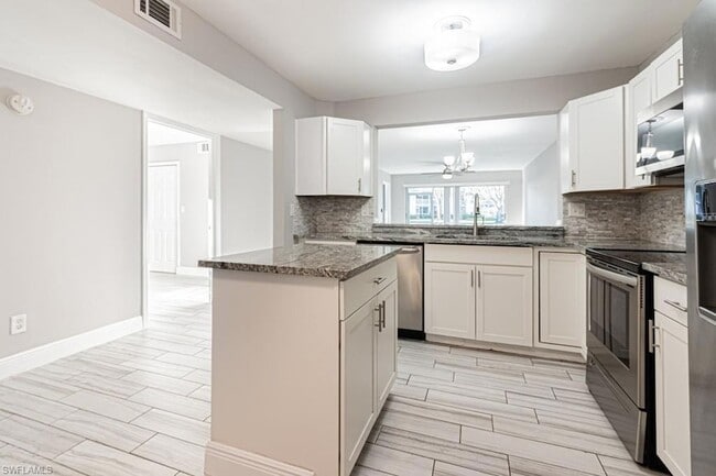 Photo - 1392 Churchill Cir