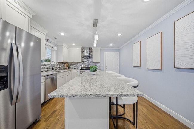 Photo - 305 Lynn St