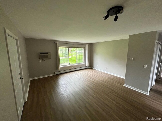 Photo - 454 Romeo Rd Unit 215