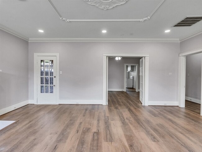 Photo - 4625 Bell St