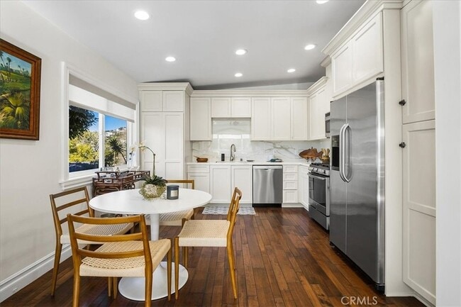 Photo - 737 Griffith Way