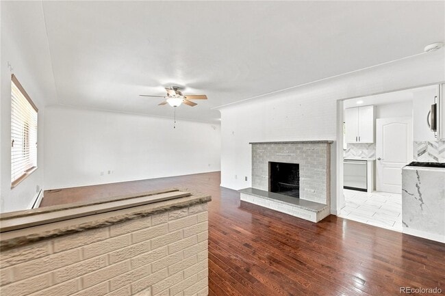 Photo - 1631 Xanthia St