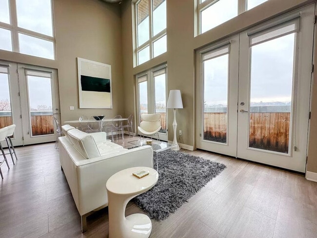 Building Photo - 630 S Goodman St Unit ID1094659P