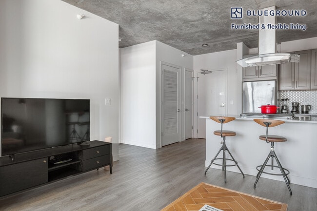 Photo - 450 W Belmont Ave Unit FL5-ID983