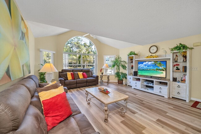 Building Photo - 2014 Royal Bay Blvd Unit SI ID1622424P
