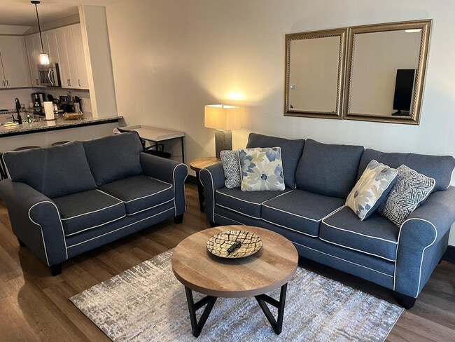 Building Photo - 424 W Trade St Unit ID1344188P