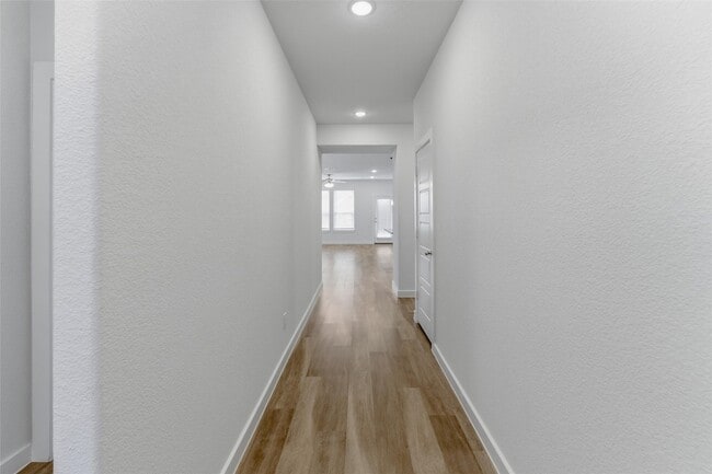 Photo - 305 Evans Dr
