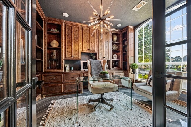 Photo - 12345 White Oak Point