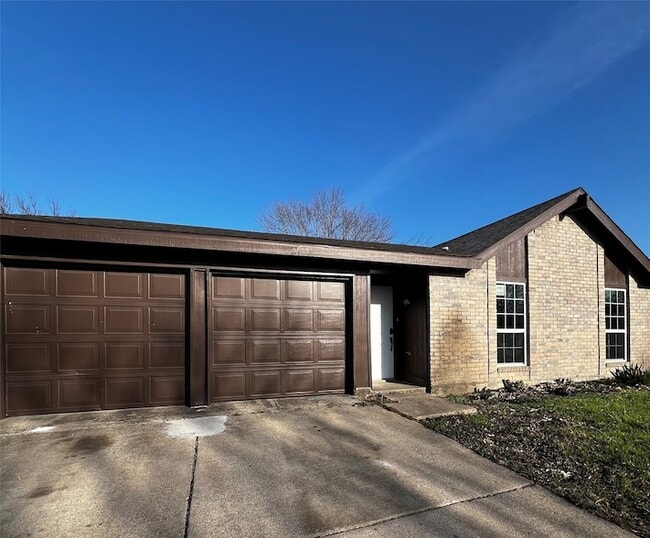 Photo - 2505 Clearwood Dr