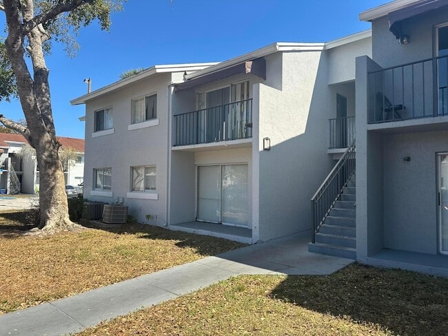 Building Photo - 1162 Lake Terry Dr Unit A