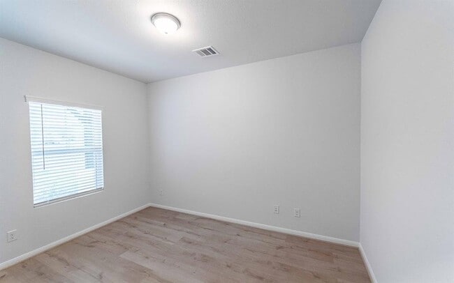 Photo - 101 Copper Lily Dr