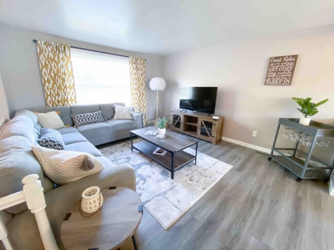 Building Photo - 11423-11425 5 Cedars Rd Unit ID1293781P