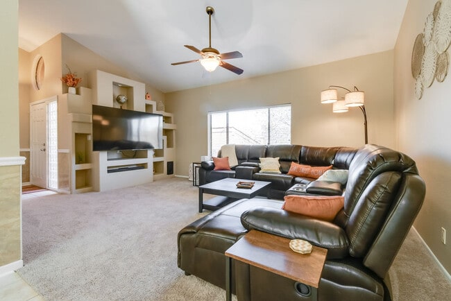 Building Photo - 16233 E Rosetta Dr Unit SI FL2-ID1546444P
