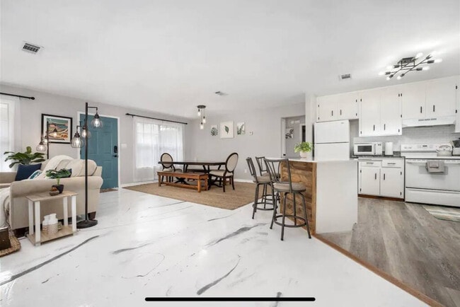 Building Photo - 2001 N 61st Ave Unit ID1354817P